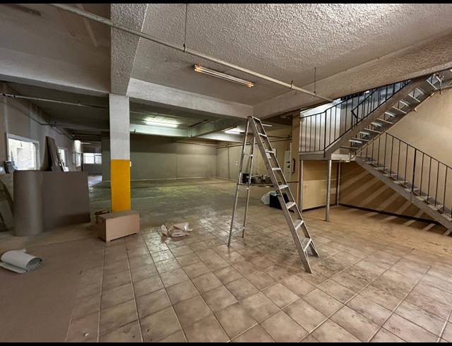 2,800M² WAREHOUSE TO LET IN KEW